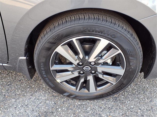 2025 Nissan Versa SV photo 5