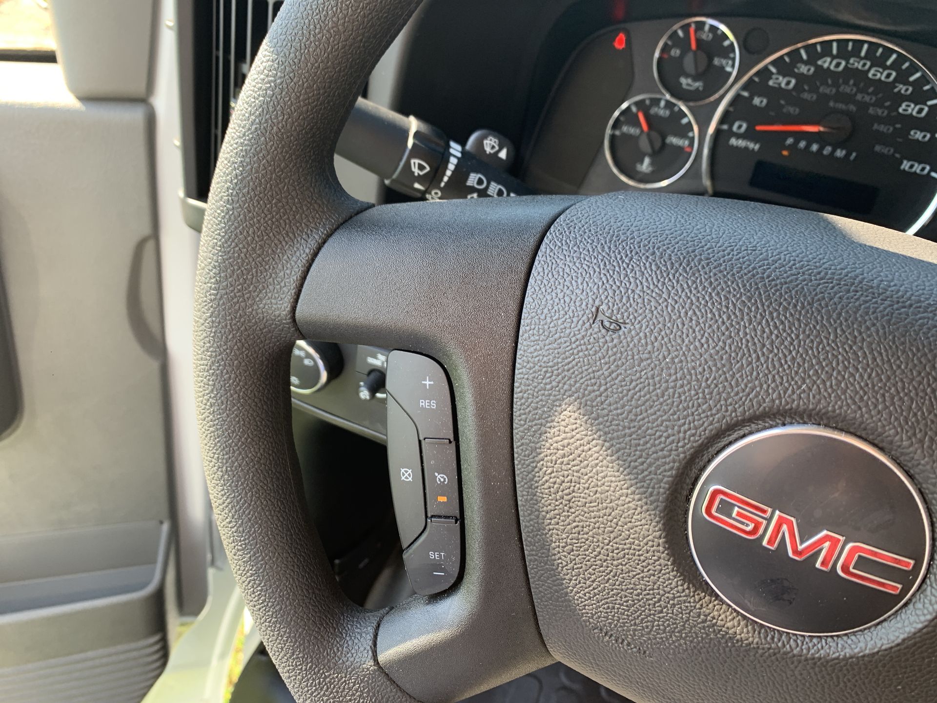 2025 Gmc Savana 3500 Cutaway photo 32