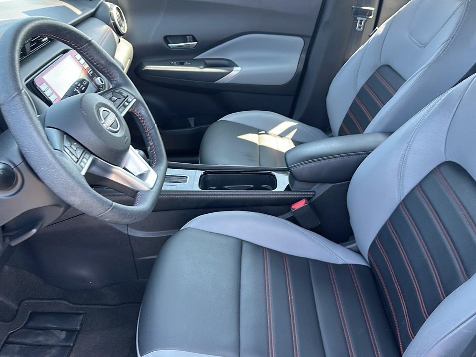 2024 Nissan Kicks SR photo 2
