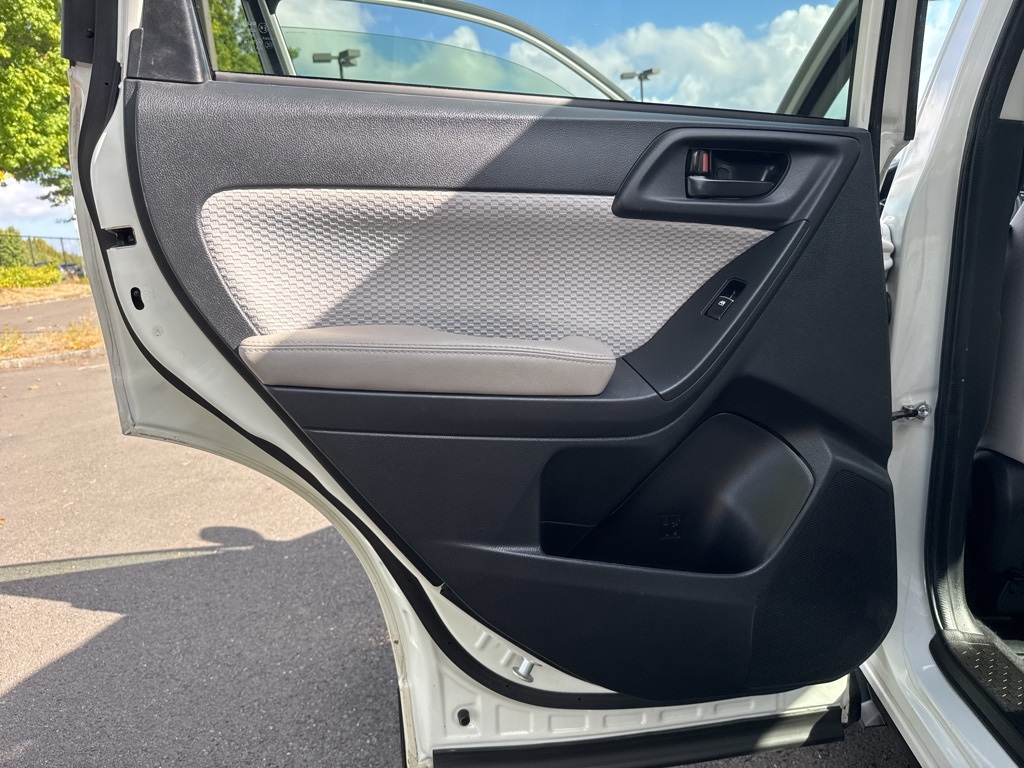 2017 Subaru Forester 2.5i Premium photo 14