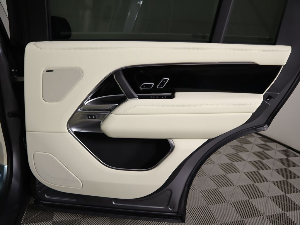 2025 Land Rover Range Rover SE photo 25