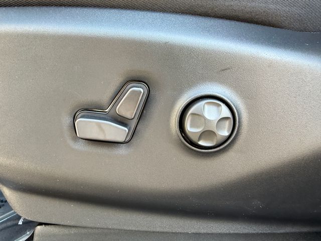 2026 Chrysler Pacifica photo 17