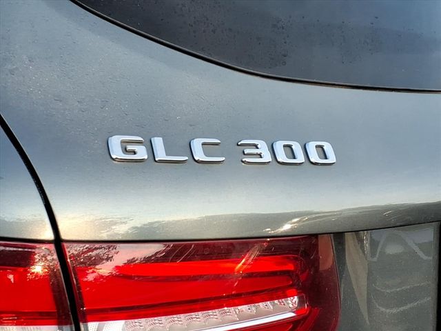 2018 Mercedes Benz GLC 300 4MATIC photo 4