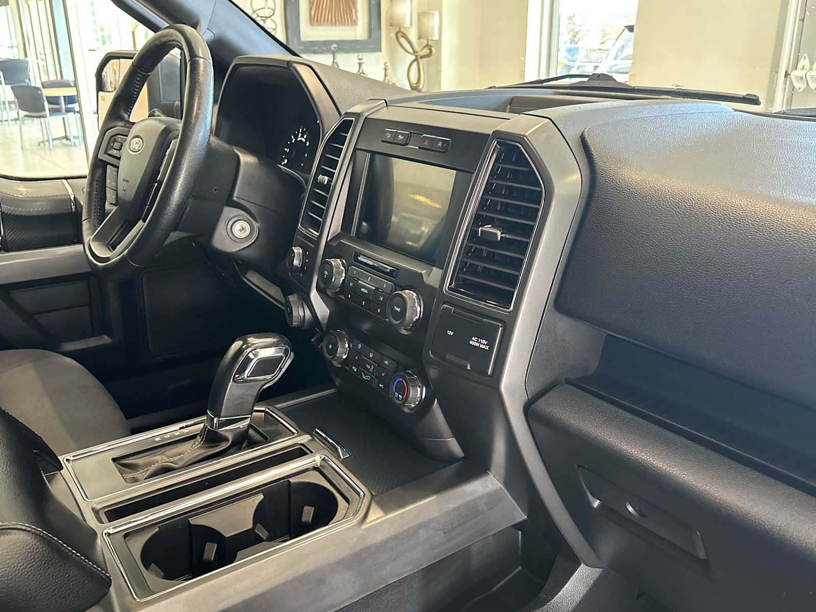 2019 Ford F-150 XLT photo 25