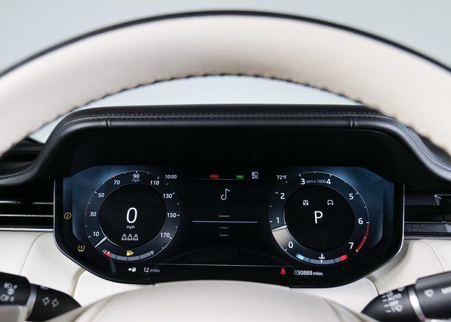 2023 Land Rover Range Rover SE photo 17