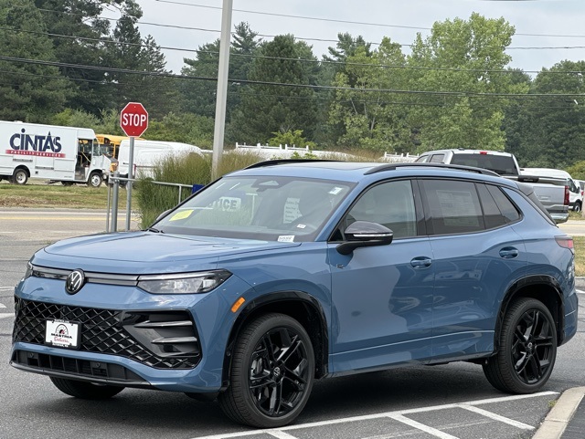 2025 Volkswagen Tiguan SE R-Line Black photo 3