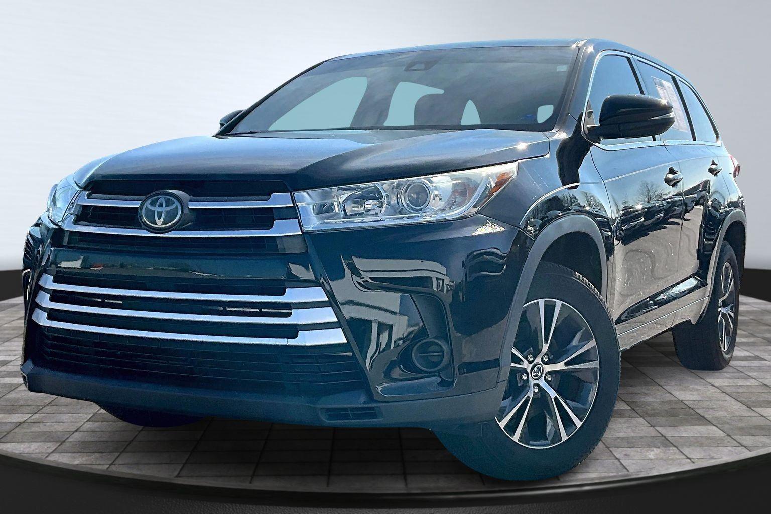 2018 Toyota Highlander LE's photo