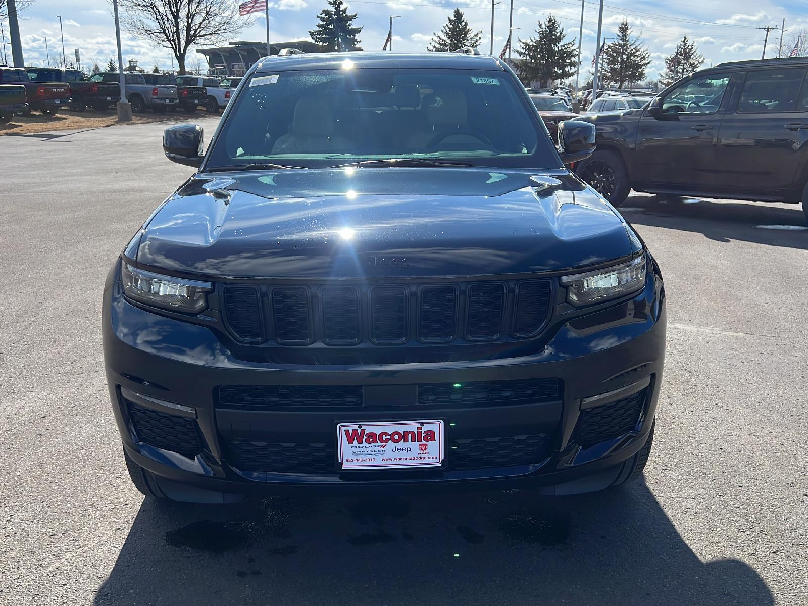 2025 Jeep Grand Cherokee Limited photo 2
