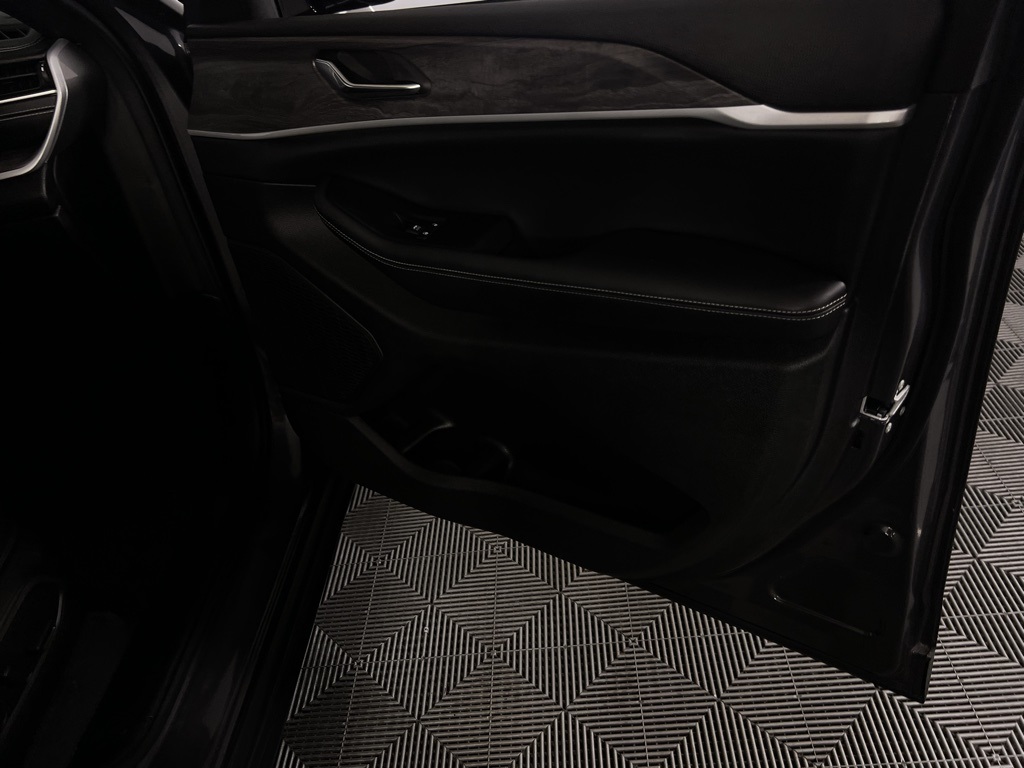 2024 Jeep Grand Cherokee Limited photo 32