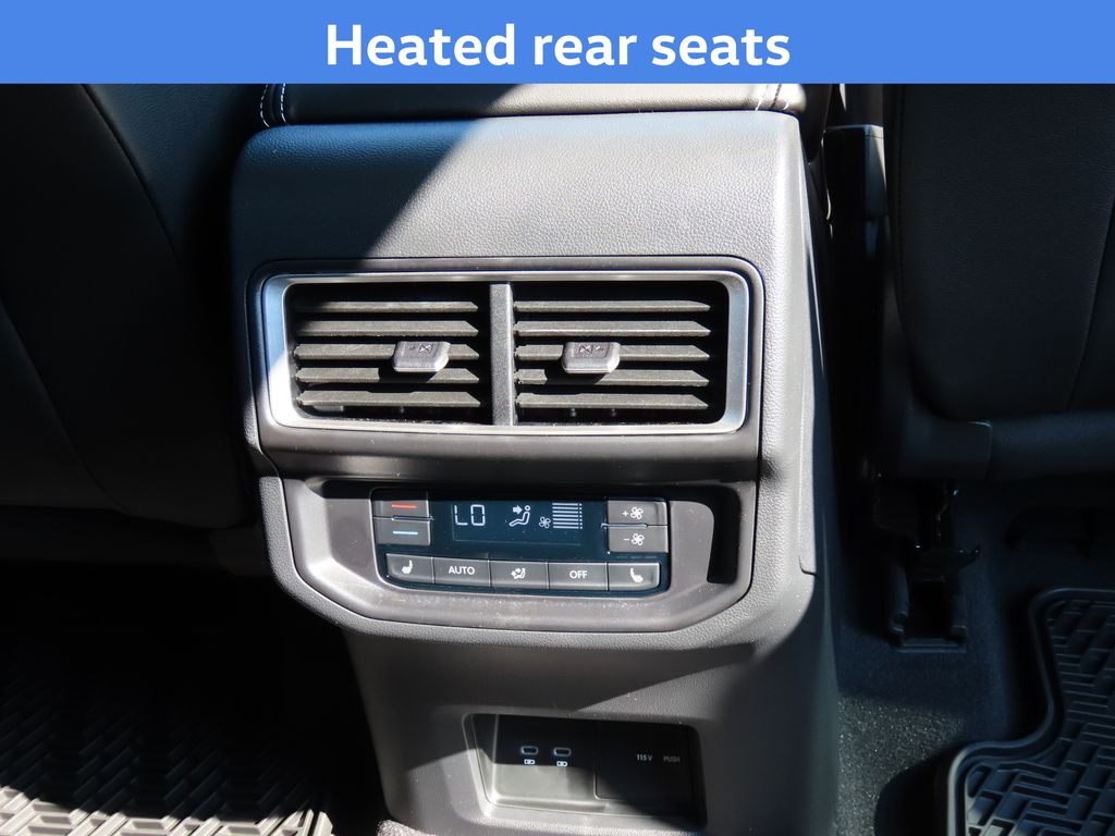 2025 Volkswagen Atlas SEL Premium R-Line photo 3