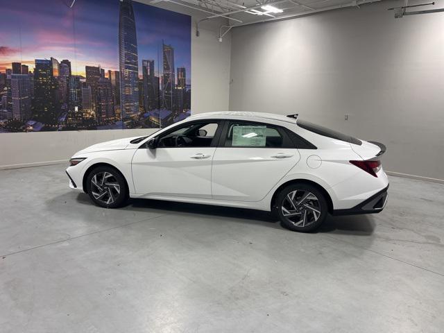 2025 Hyundai Elantra SEL Sport photo 4