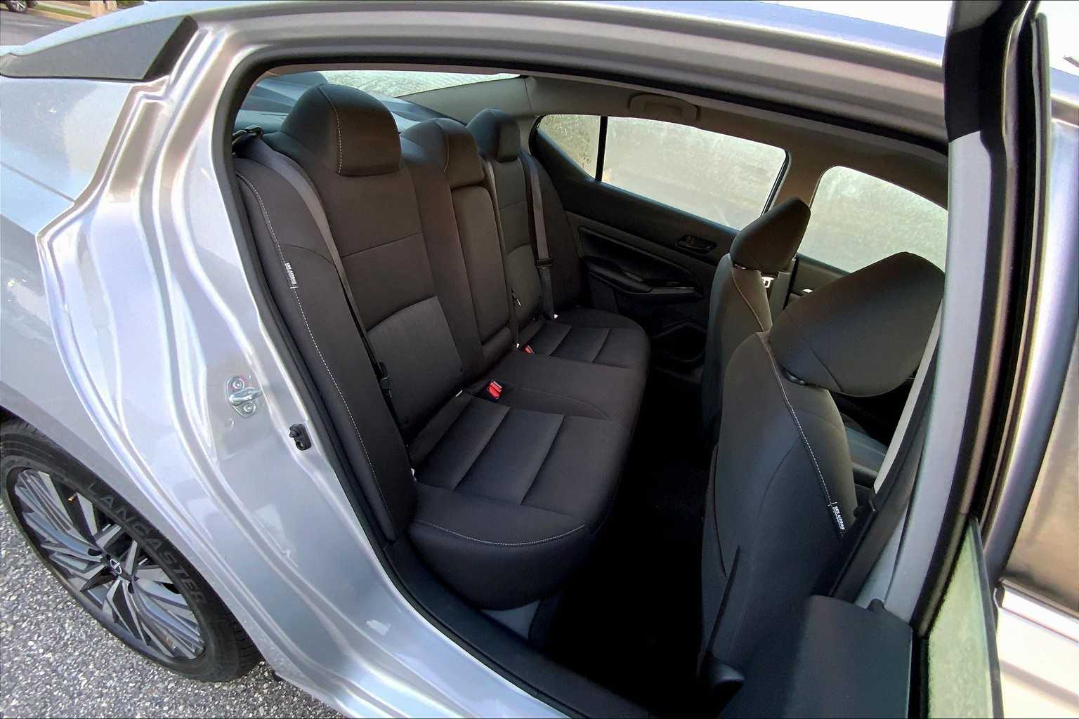 2023 Nissan Altima 2.5 SV photo 18