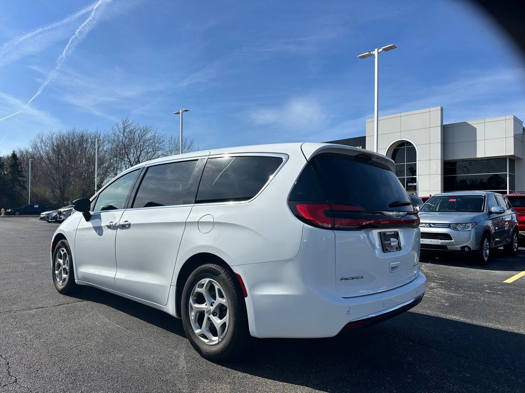 2024 Chrysler Pacifica Limited photo 5