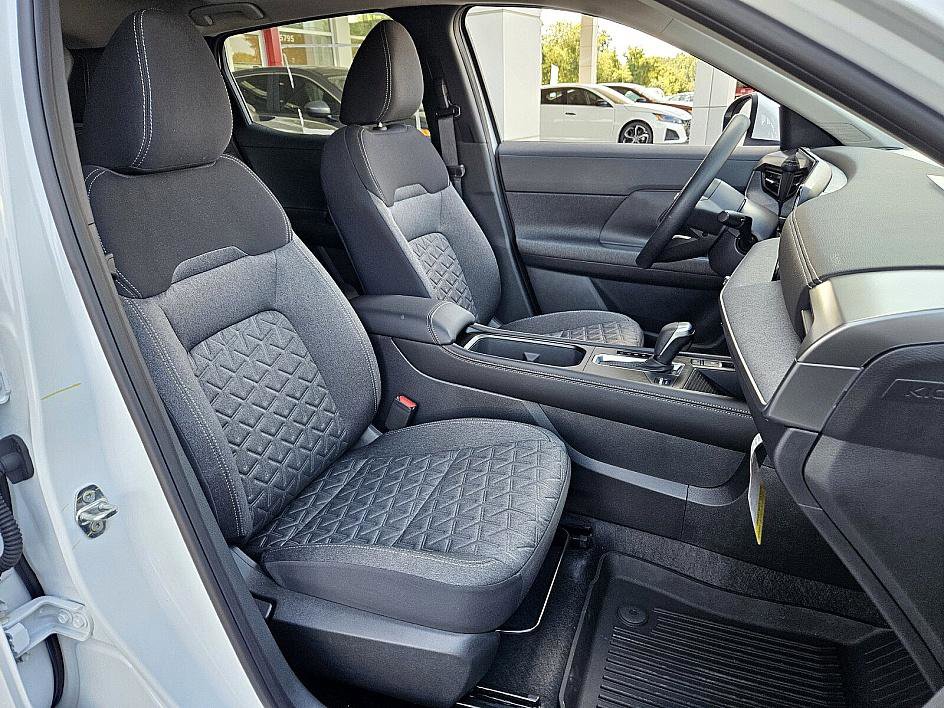 2025 Nissan Kicks SV photo 13