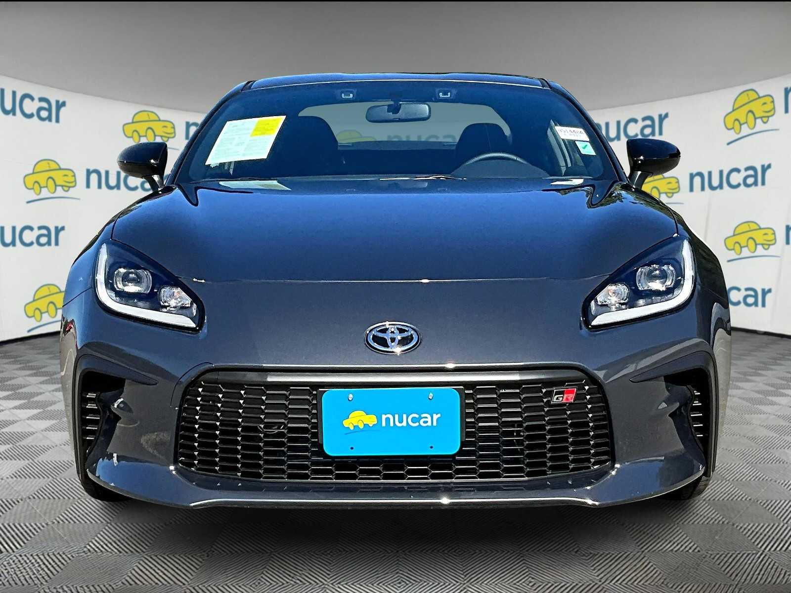 2025 Toyota GR86 photo 2
