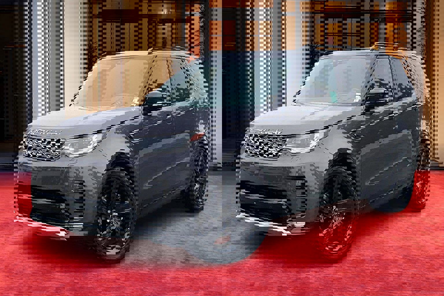 2024 Land Rover Discovery Metropolitan Edition's photo