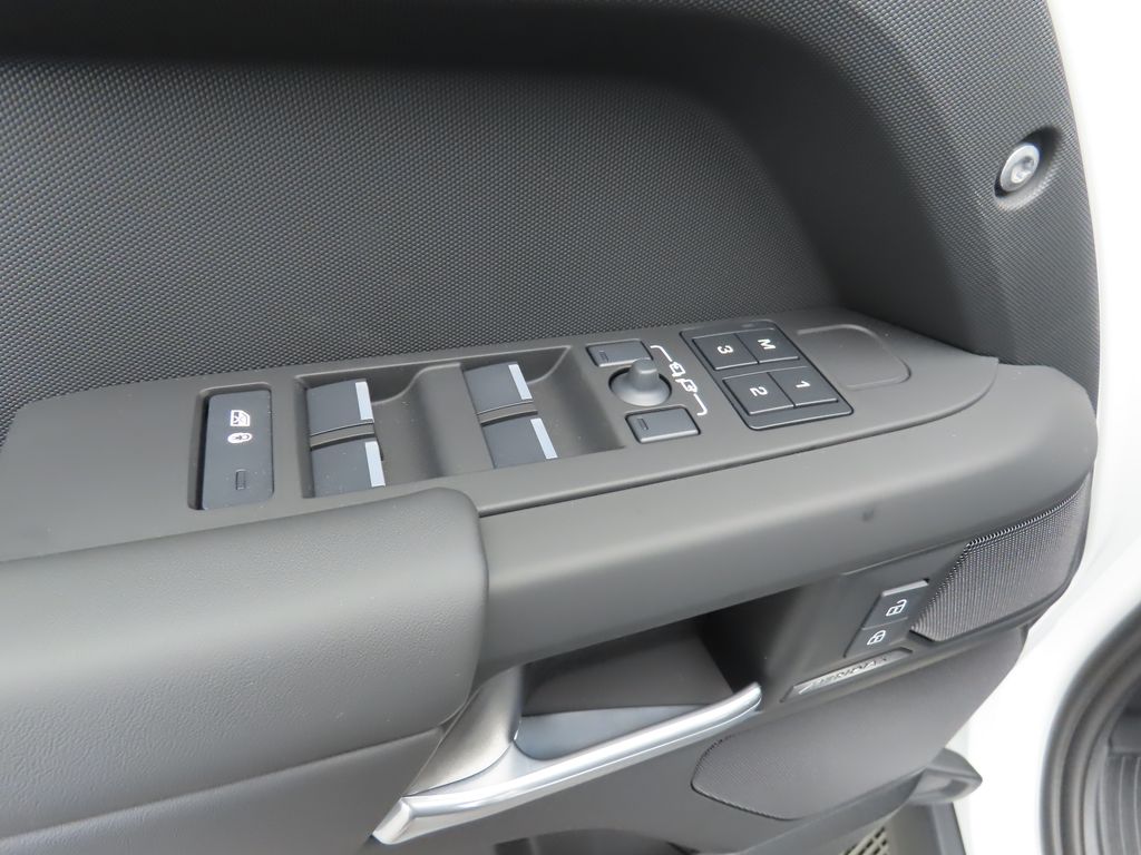 2025 Land Rover Defender 110 S photo 21