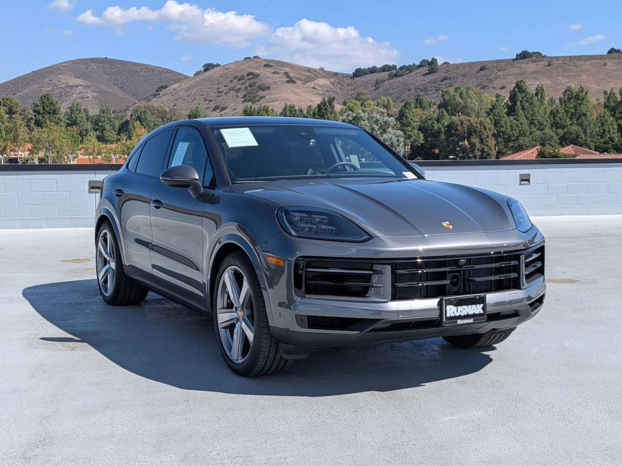 2025 Porsche Cayenne Coupe Base photo 7