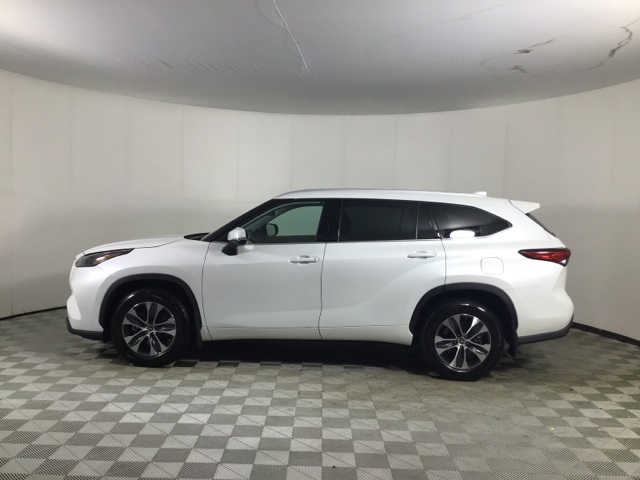 2022 Toyota Highlander XLE photo 5