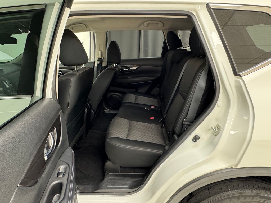 2020 Nissan Rogue SV photo 10
