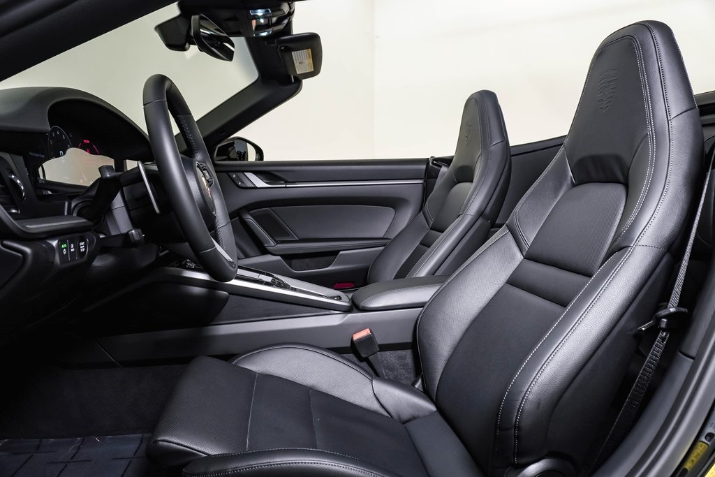 2025 Porsche 911 photo 20