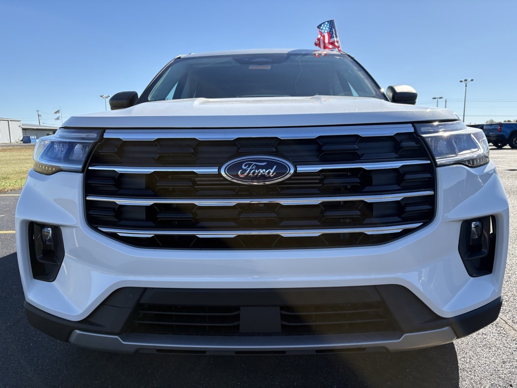 2026 Ford Explorer photo 2