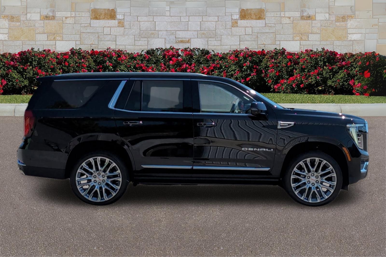 2025 Gmc Yukon Denali photo 2