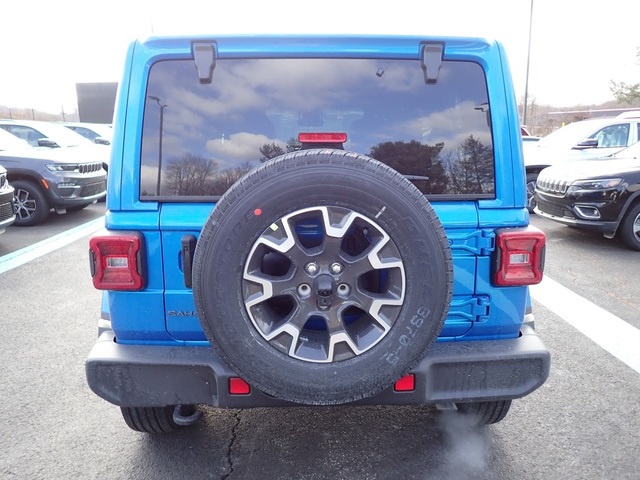 2025 Jeep Wrangler Sahara photo 4
