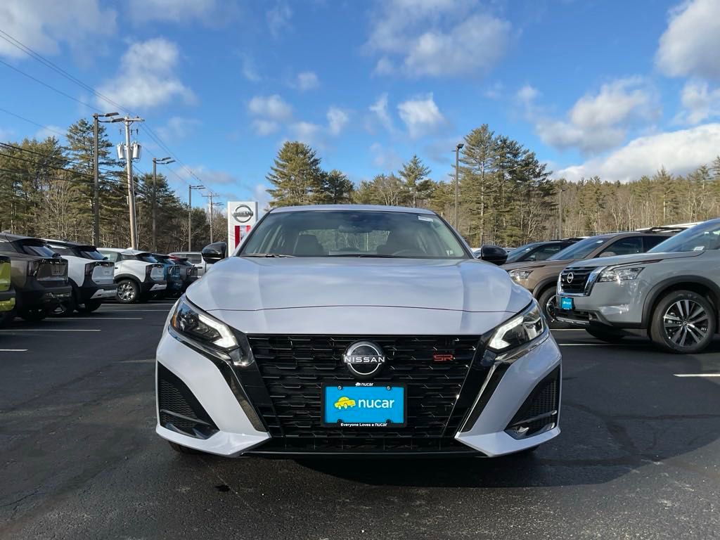 2025 Nissan Altima 2.5 SR photo 2