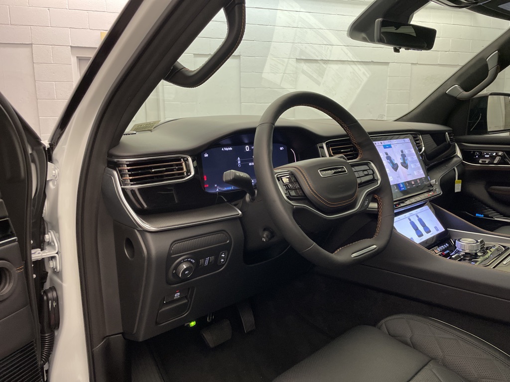 2025 Jeep Grand Wagoneer III photo 14
