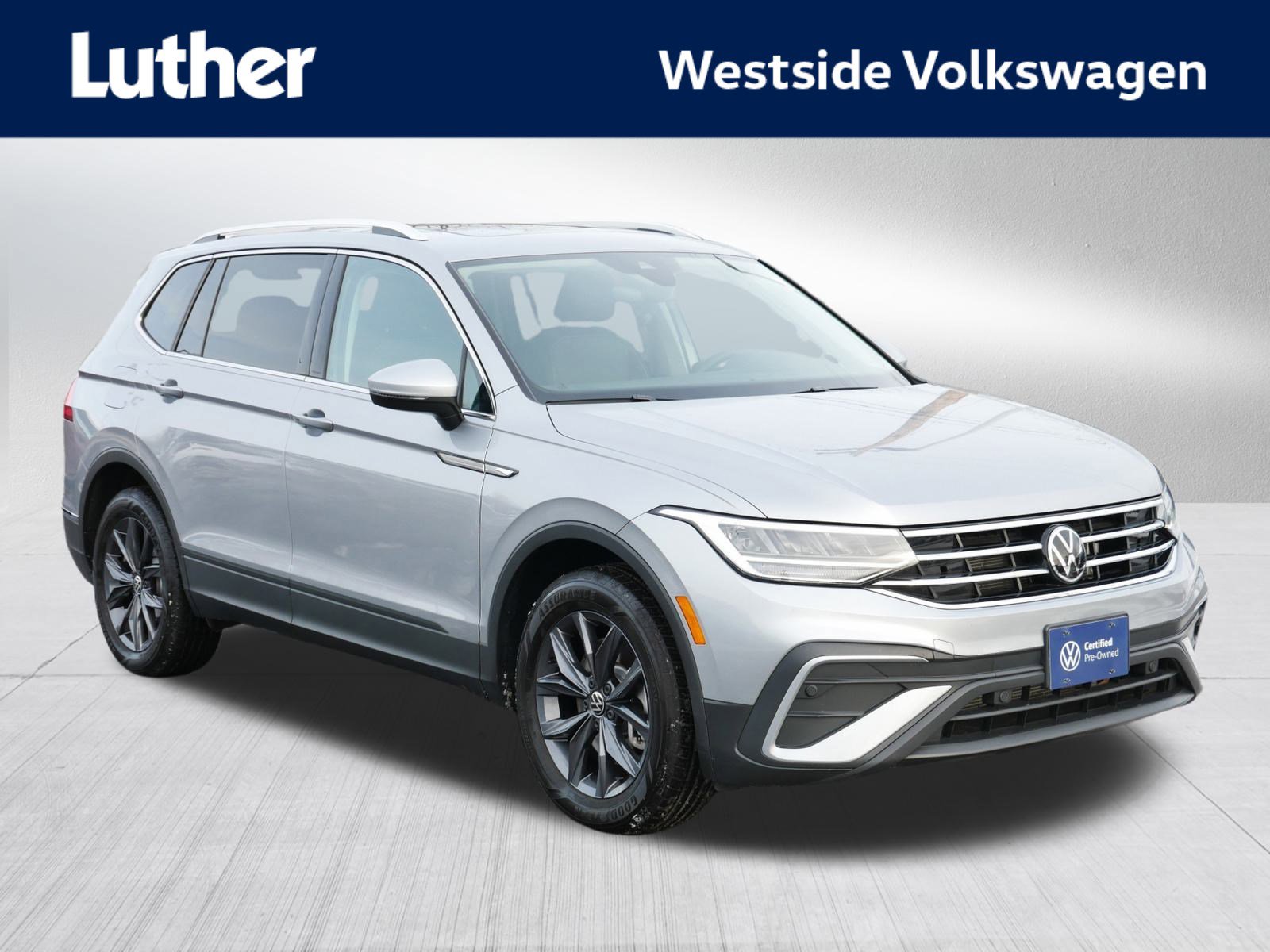 2023 Volkswagen Tiguan SE's photo