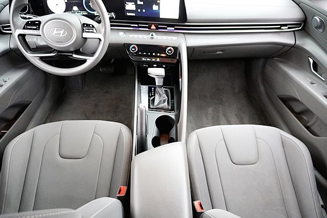 2024 Hyundai Elantra SEL photo 18