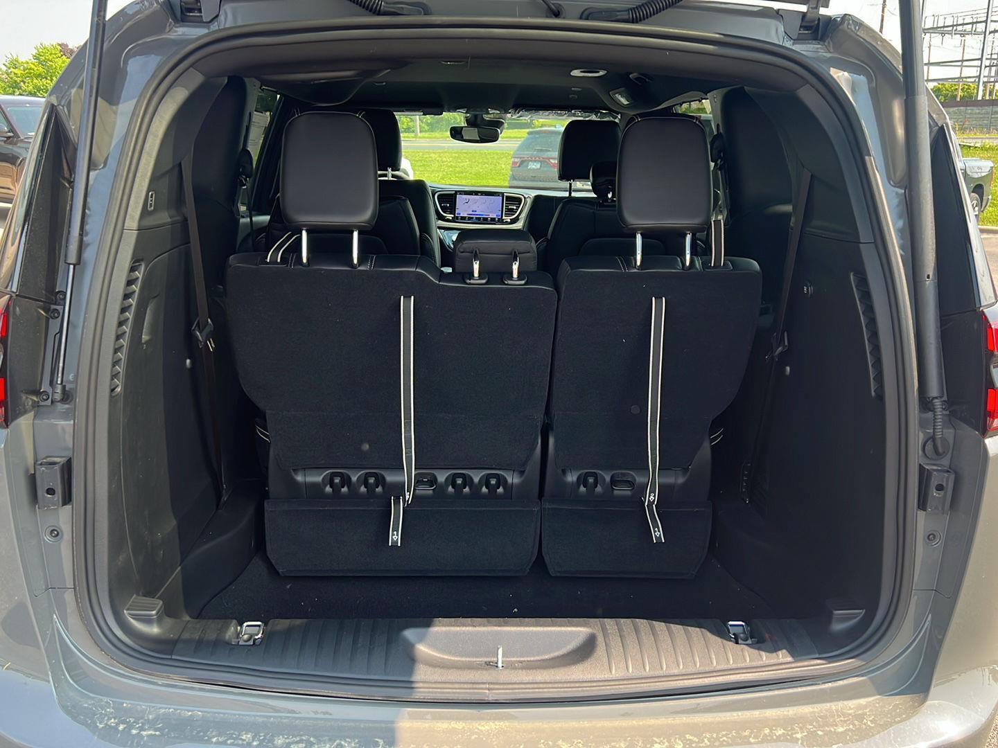 2025 Chrysler Pacifica photo 20