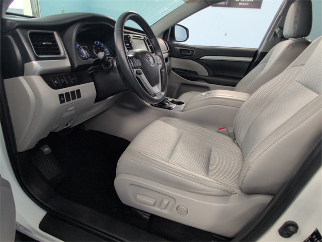 2019 Toyota Highlander LE Plus photo 5