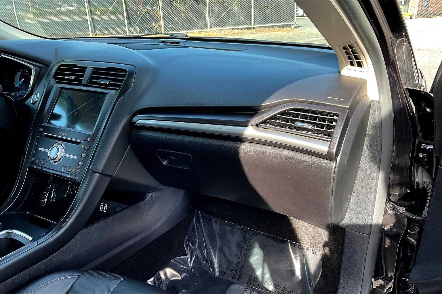 2019 Ford Fusion Hybrid Titanium photo 17