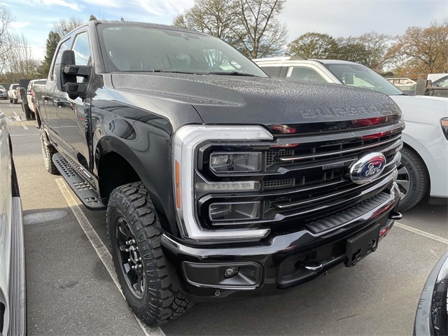 2026 Ford F-250 Super Duty Platinum's photo