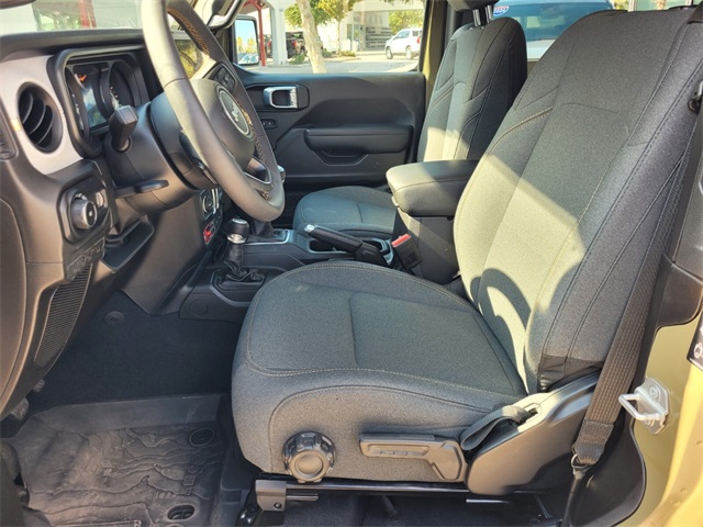 2025 Jeep Wrangler Willys photo 4