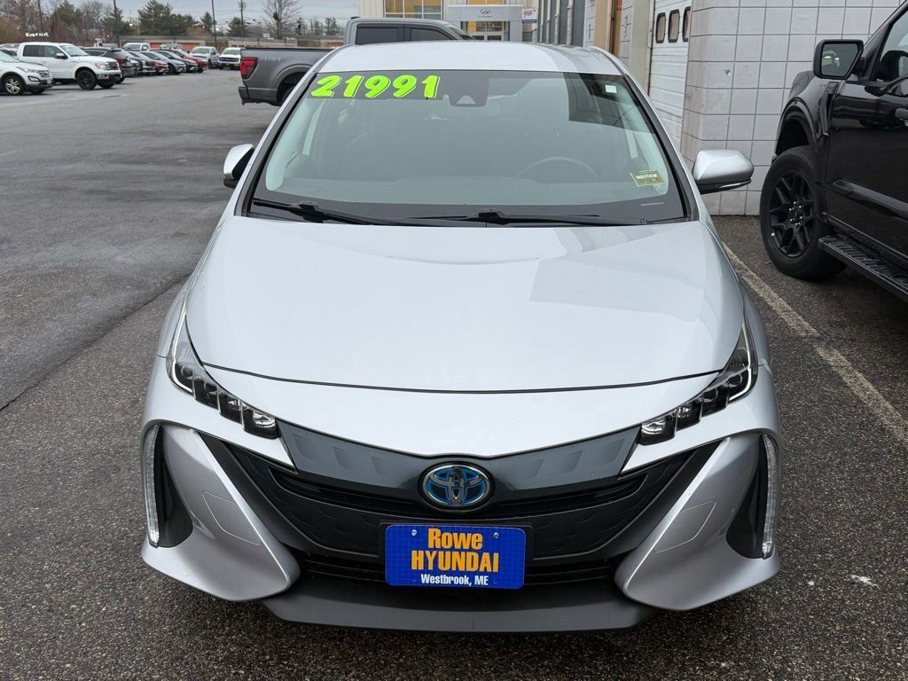 2021 Toyota Prius Prime LE photo 2