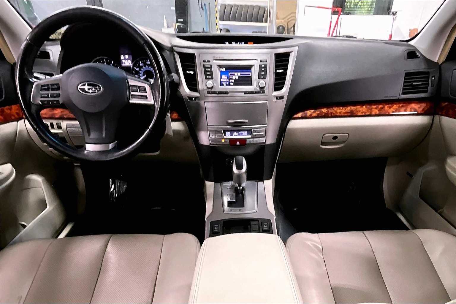 2012 Subaru Outback 2.5i Limited photo 13