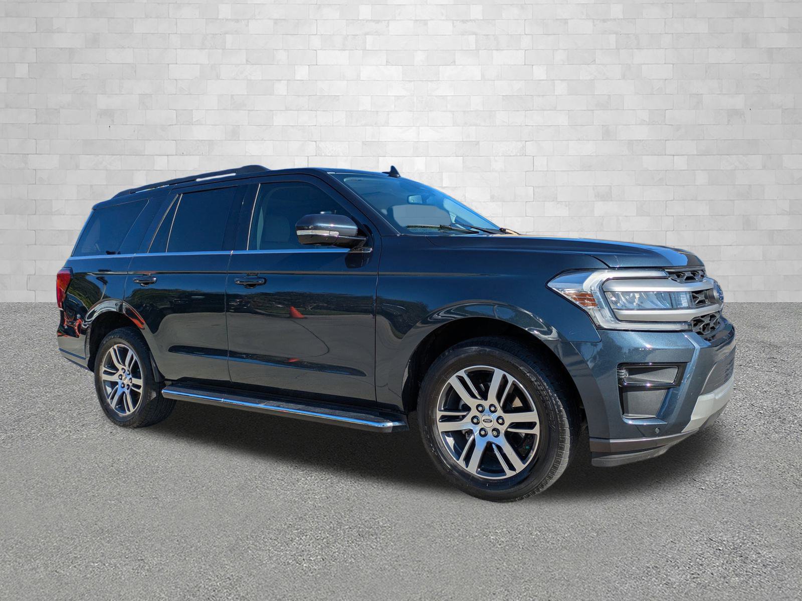 2023 Ford Expedition XLT's photo