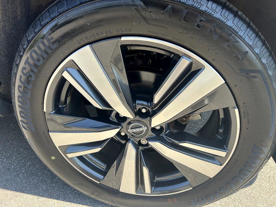 2023 Nissan Rogue Platinum photo 10