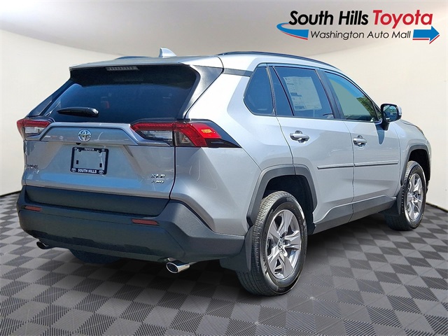 2025 Toyota RAV4 XLE photo 6