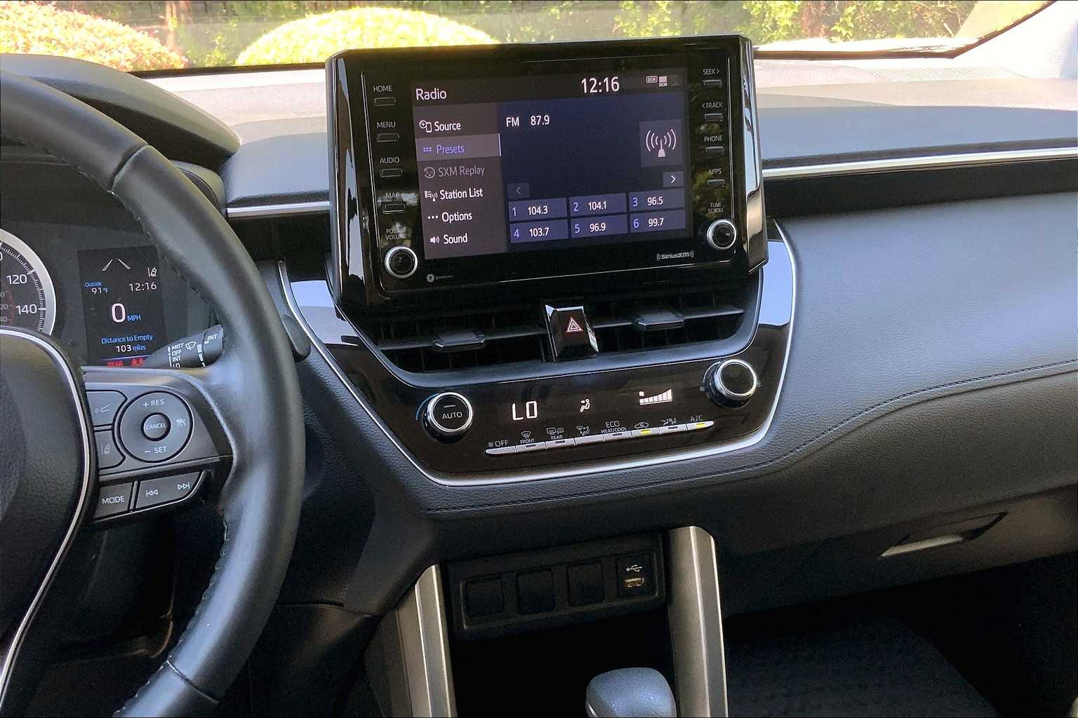 2022 Toyota Corolla Cross LE photo 6
