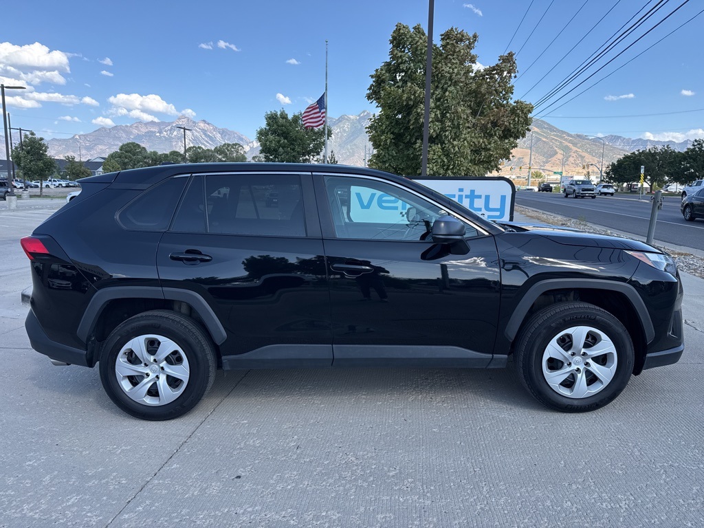 2024 Toyota RAV4 LE photo 2
