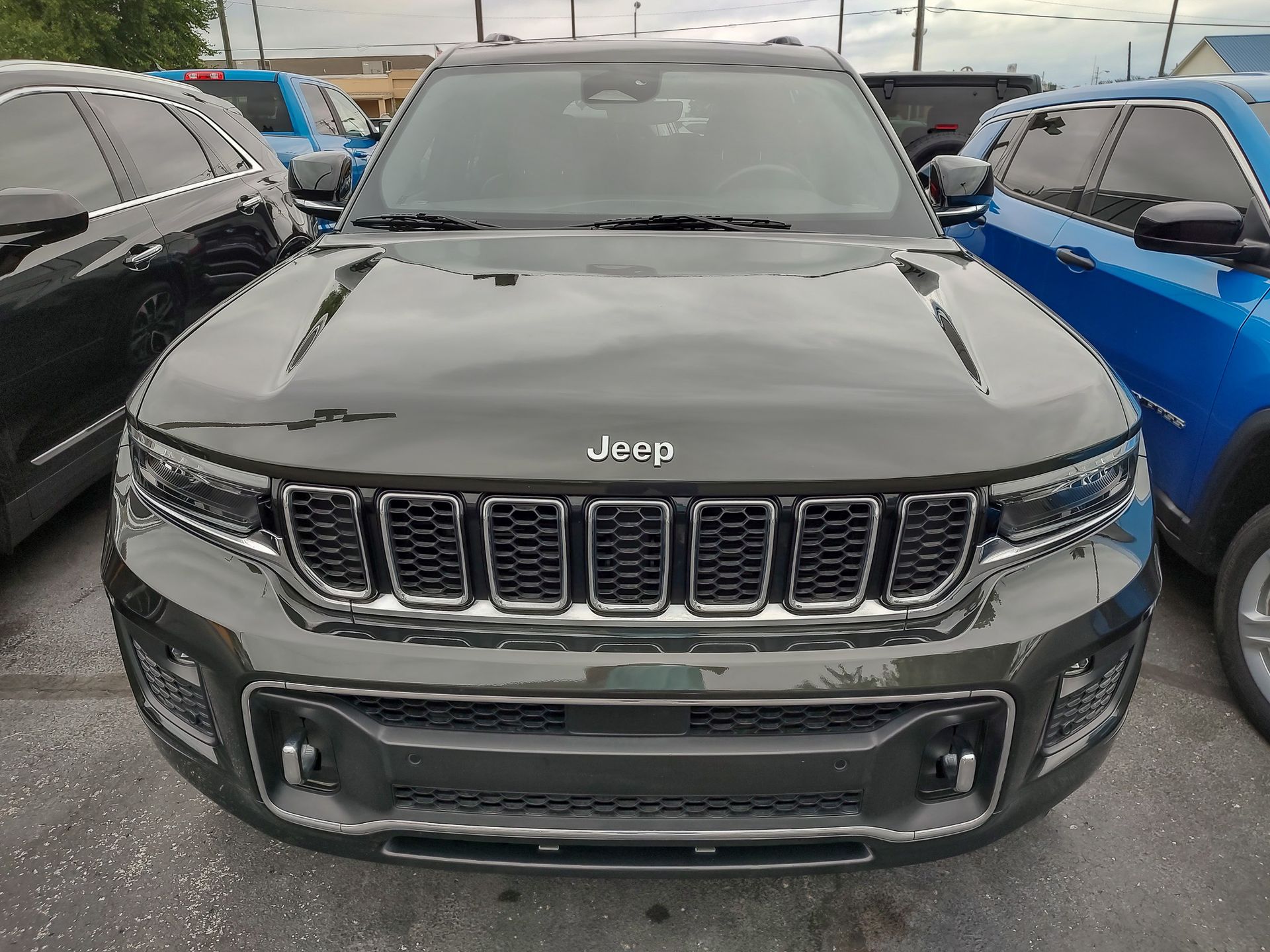 2022 Jeep Grand Cherokee Overland photo 12