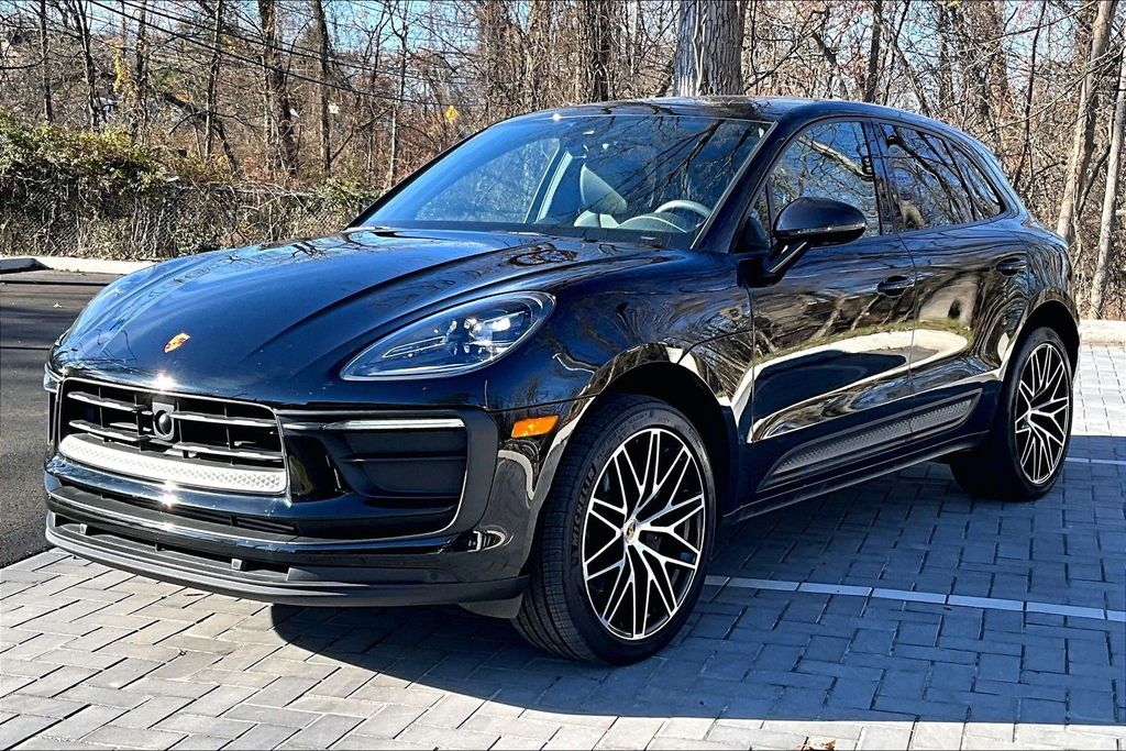 2023 Porsche Macan Base's photo
