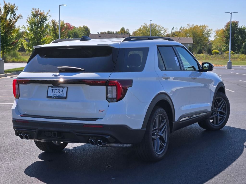 2025 Ford Explorer ST photo 10
