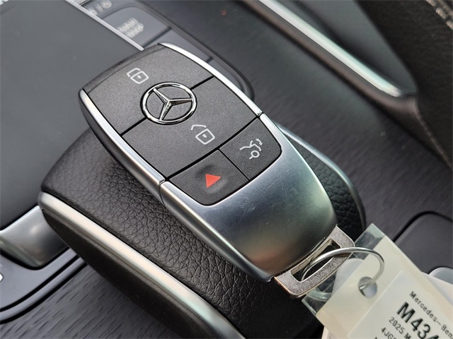 2025 Mercedes Benz GLS 450 4MATIC photo 36