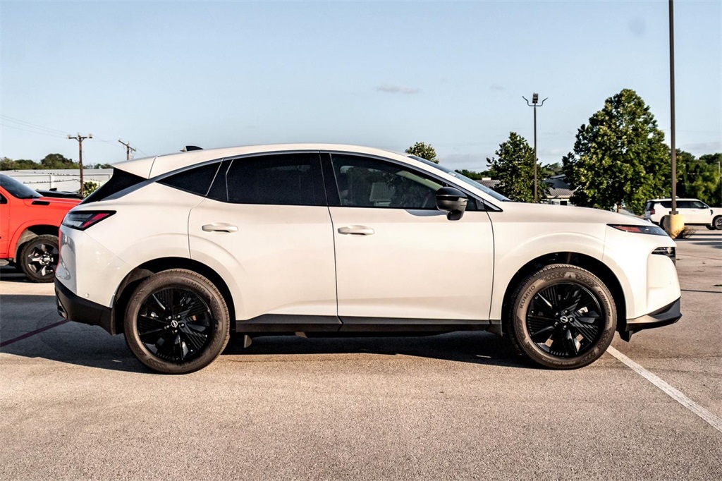 2025 Nissan Murano SV photo 2