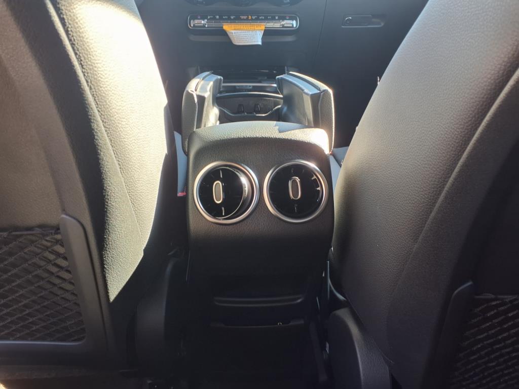 2024 Mercedes Benz EQB 300 4MATIC photo 16